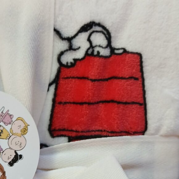 Berkshire Peanuts Velvetsoft Oversized Holiday Throw NWT - Picture 5 of 7